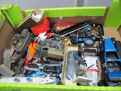 Lot 628 - A collection of diecast, plastic model...