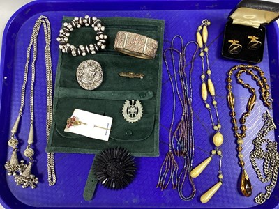 Lot 13 - Vintage and Later Costume Jewellery, including...