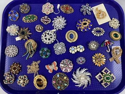Lot 19 - A Collection of Assorted Costume Brooches,...