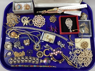 Lot 101 - Assorted Costume Jewellery, including...