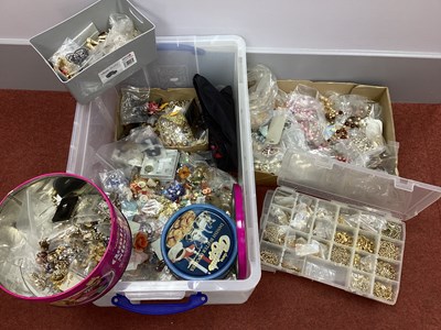 Lot 56 - Jewellery Making - A mixed lot of assorted...