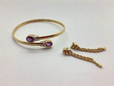 Lot 207 - A 9ct Gold Ladies Bangle, with rubover and...