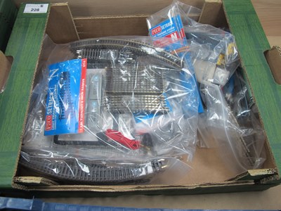 Lot 228 - A Quantity of Peco 'N' Gauge Track Sections...