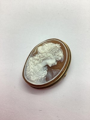 Lot 201 - A Hallmarked 9ct Shell Cameo Brooch, the...