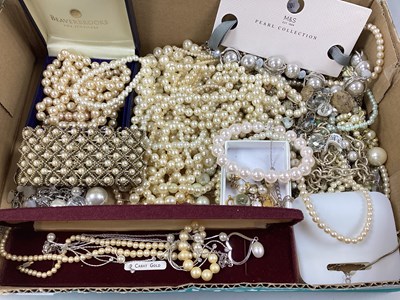 Lot 85 - An Assortment of Imitation Pearl Bead...