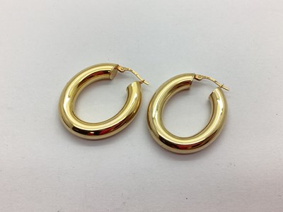 Lot 200 - A Pair of Modern Unoaerre 9ct Gold Chunky...