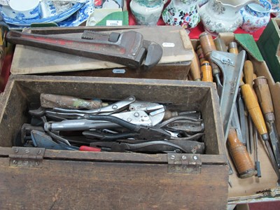 Lot 1100 - Vintage Tools, comprising of many chisels from...