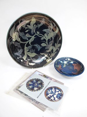 Lot 1139 - A Jonathan Chisswell Jones (Sussex Potter)...