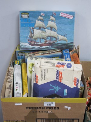 Lot 523 - A collection of plastic model kits and...