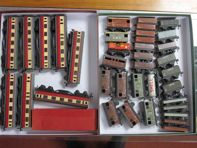 Lot 534 - Quantity of Post War Trix 'OO' Scale Rolling...