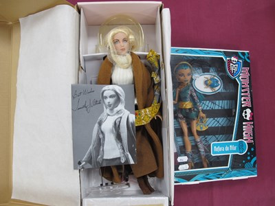 Lot 316 - A Boxed 2000 Madame Alexander, Alexandra...