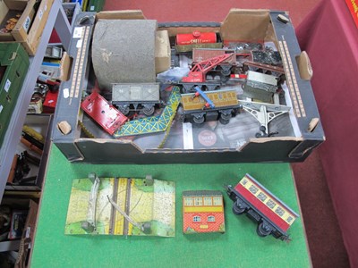 Lot 435 - Quantity of Pre and Post War Hornby 'O' Gauge,...