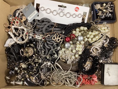 Lot 33 - A Collection of Modern Costume Jewellery, in...