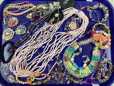 Lot 19 - A Collection of Modern Costume Jewellery, in...