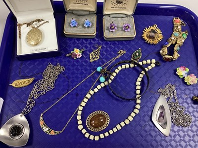 Lot 20 - A Collection of Jewellery, to include Michaela...