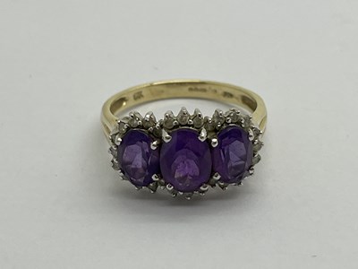 Lot 314 - A 9ct Gold Stone Set Ring, of trilogy cluster...