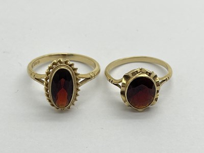 Lot 315 - A 9ct Gold Vintage Style Garnet Ring, the...