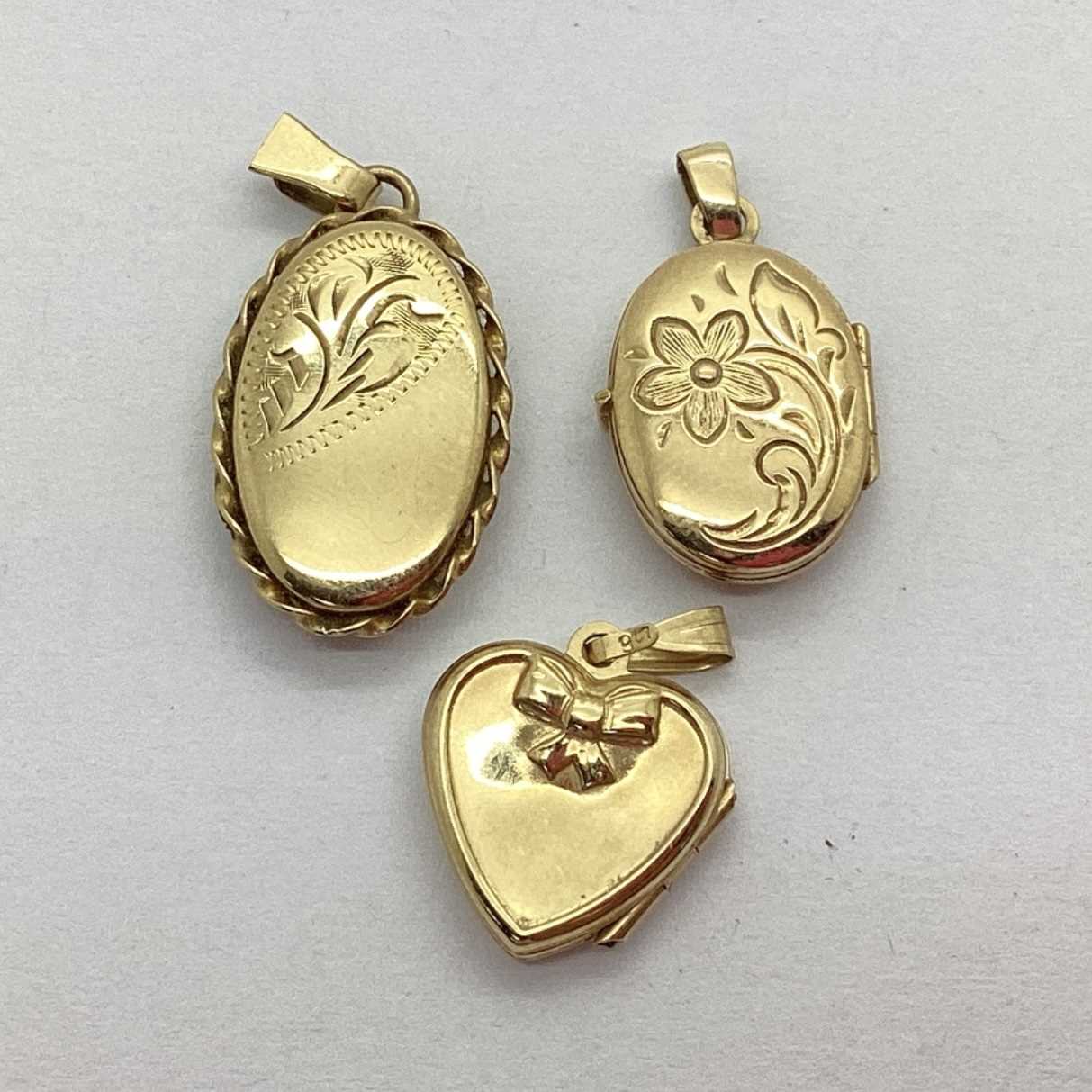 Click H Locket Lot 225 - A 9ct Gold Oval Locket Pendant, scrolling