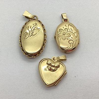 Lot 225 - A 9ct Gold Oval Locket Pendant, scrolling...