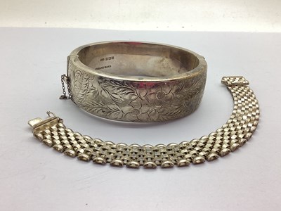 Lot 178 - A Vintage Hallmarked Silver Hinged Bangle, the...