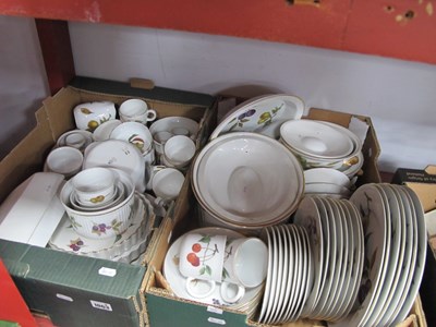 Lot 1063 - Royal Worcester 'Evesham' Part Tea and dinner...