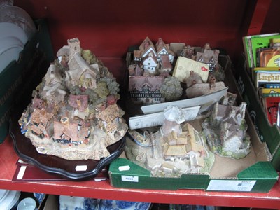 Lot 1031 - Lilliput Lane Model Buildings, to include St....