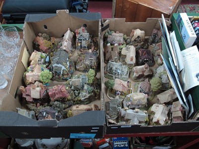Lot 1064 - Lilliput Lane Model Buildings, to include...