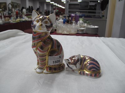 Lot 1505 - Royal Crown Derby Imari Cat Paperweight, 13cm...