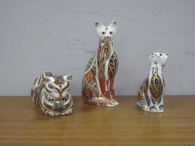 Lot 1508 - Royal Crown Derby Imari Cat Paperweight,...