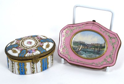 Lot 1313 - An Early Victorian Purse, the pink enamel end...