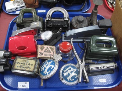 Lot 1425 - Rexel, Ofrex Staplers, punches, desk calendar,...