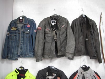 Lot 1553 - Triumph Motorcycles Leather Jacket, 46/56....