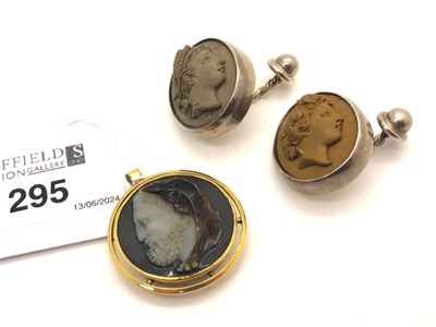 Lot 295 - A Hardstone Cameo Pendant, depicting bearded...