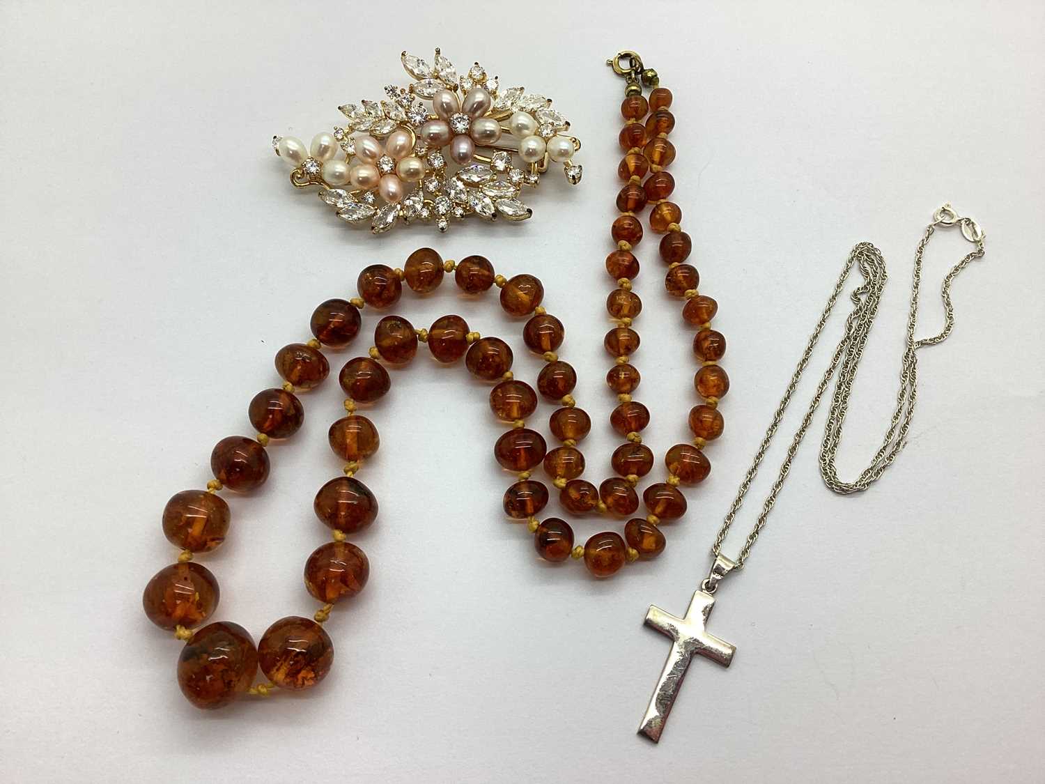 Lot 30 - An Amber Coloured Single Strand Graduated Bead...