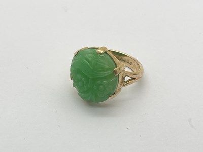 Lot 338 - A 9ct Gold Carved Green Hardstone Ring, the...