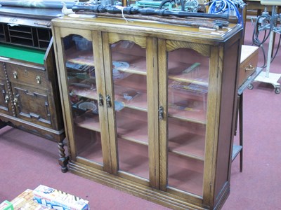 Lot 1550 - A XX century oak display cabinet with a low...