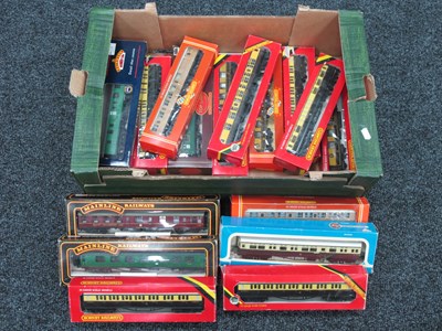Lot 809 - Seventeen OO Gauge Outline British Coaches by...