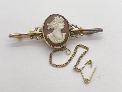 Lot 297 - An Oval Shell Carved Cameo Bar Brooch, oval...