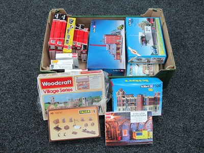 Lot 834 - A Quantity of HO, N Scale Plastic, Wooden...
