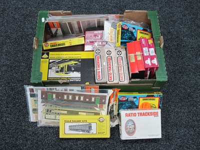 Lot 836 - A Quantity of OO Scale Outline British...