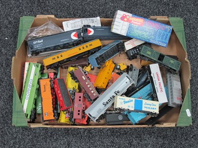 Lot 844 - Approximately Thirty HO Gauge Outline American...
