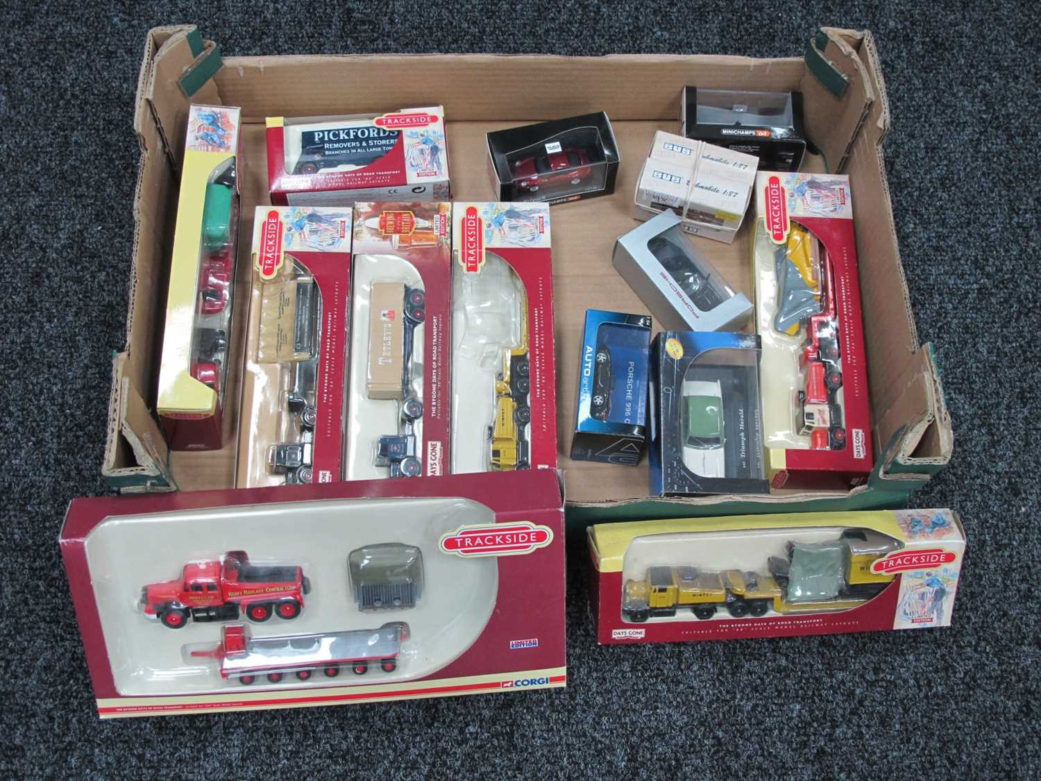 Lot 850 - Fifteen Diecast Model Vehicles by Corgi, Lledo...