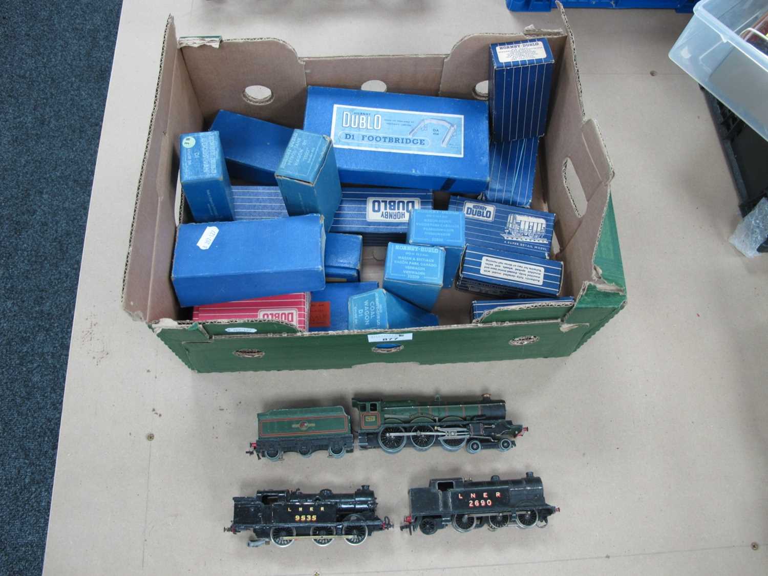 Lot 877 - Hornby Dublo OO Gauge Locomotives and Rolling...