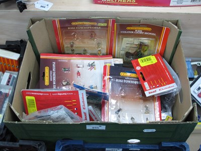 Lot 945 - A Quantity of OO, HO Gauge Lineside...