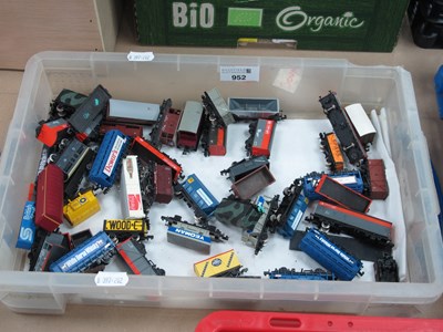 Lot 952 - Approximately Fifty N Gauge Outline British...