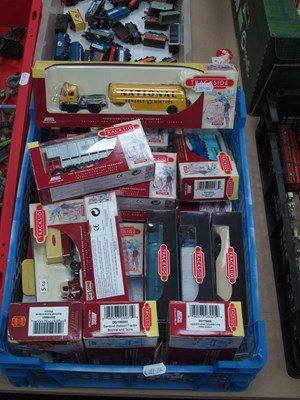 Lot 954 - Seventeen OO Scale Trackside Diecast Model...