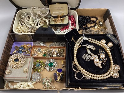 Lot 120 - A Mixed Lot of Assorted Costume Jewellery,...