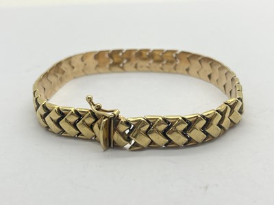 Lot 299 - A Modern 9ct Gold Bracelet, of geometric...