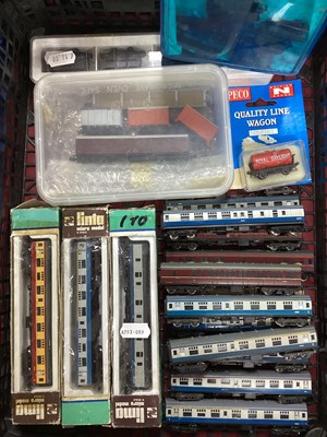 Lot 536 - Thirty 'N' Gauge Items of UK Railway Rolling...