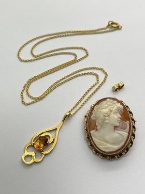 Lot 334 - A 9ct Gold Cameo Brooch, the carved portrait...